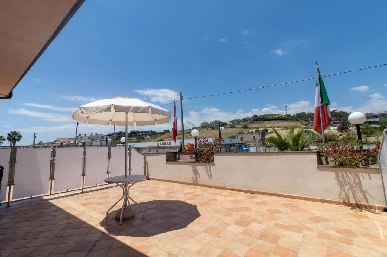Hotel Federica Riace Marina Exterior photo